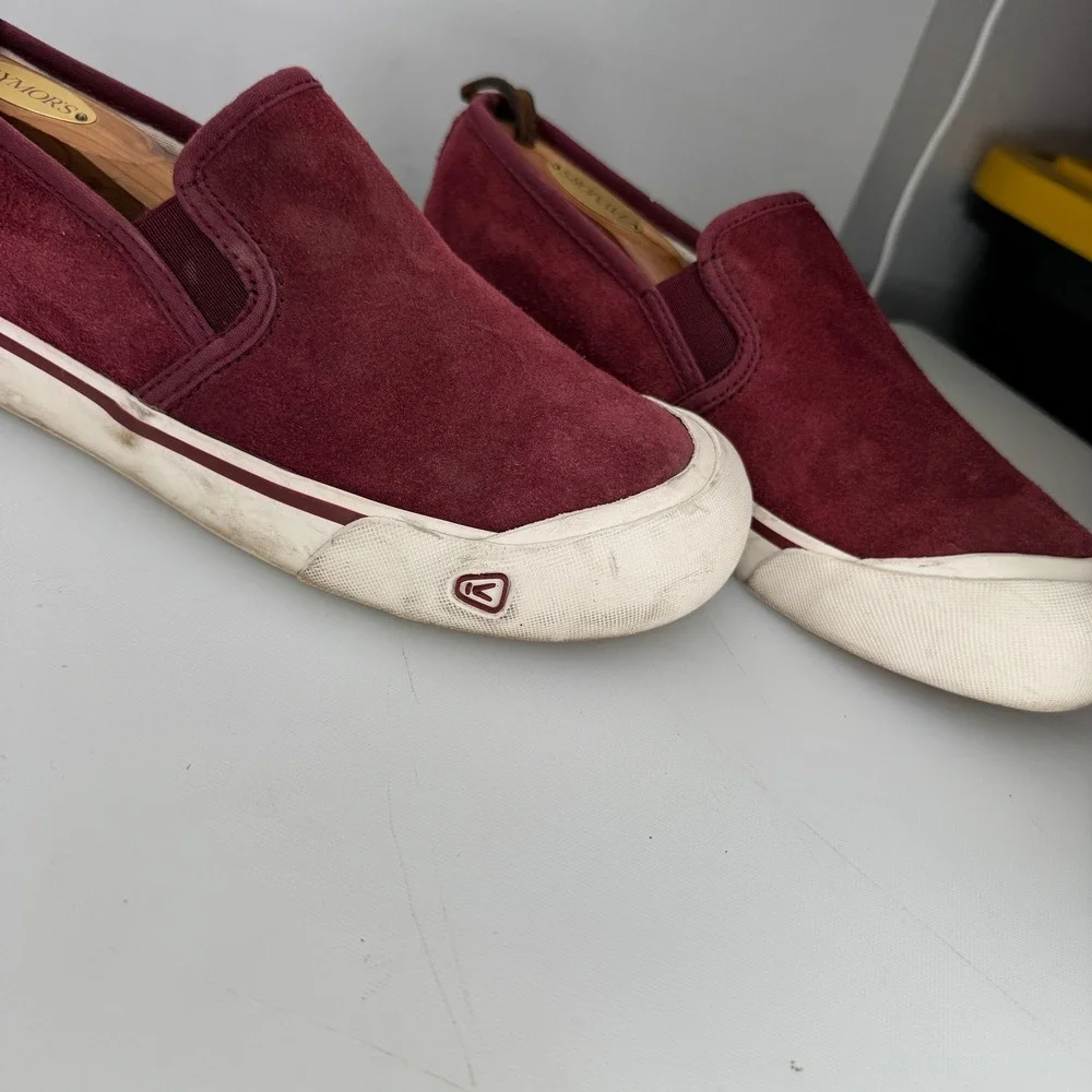Keen Sienna Shoes Women 9.5‎ Burgundy Suede Canvas Vulcanized Slip On Sneakers
